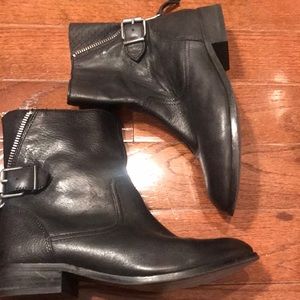 Aldo black leather low heel cool😎bootie